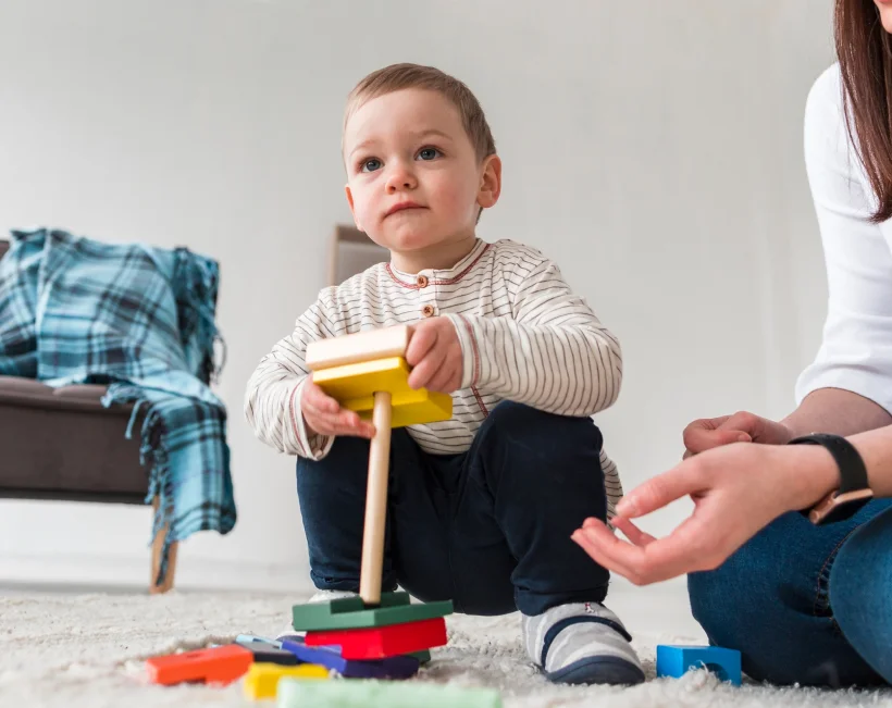 Criança a brincar | Serviço de Intervenção Precoce | Psicofoz - Guarda